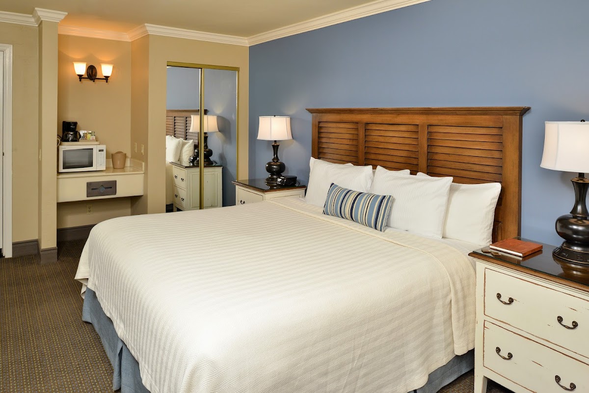 Sand Pebbles Inn Rooms 3