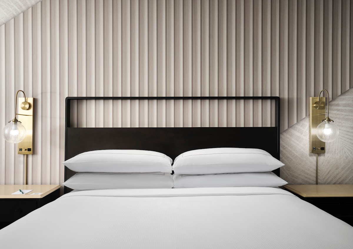 Hotel Fera Anaheim, a DoubleTree by Hilton Rooms 5