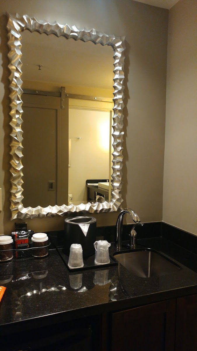 Courtyard by Marriott New Orleans French Quarter/Iberville Rooms 5
