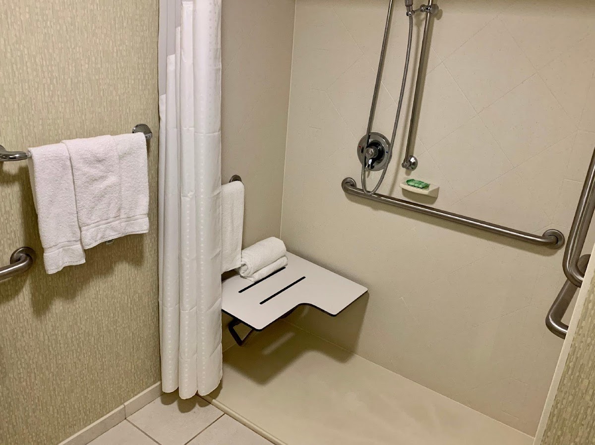 Holiday Inn & Suites Virginia Beach - North Beach by IHG All 4