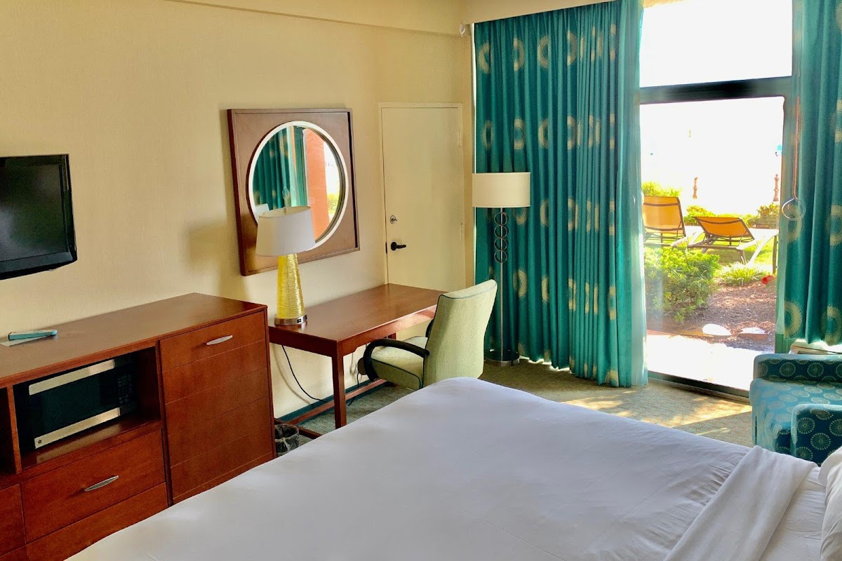 Holiday Inn & Suites Virginia Beach - North Beach by IHG Rooms 5