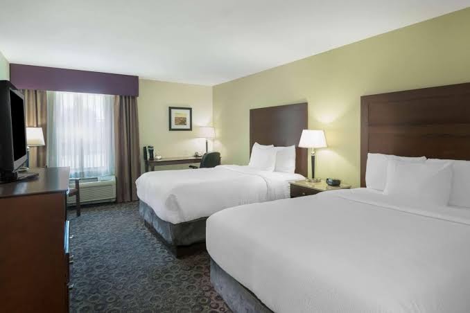 La Quinta Inn & Suites by Wyndham Las Vegas Airport South Rooms 4