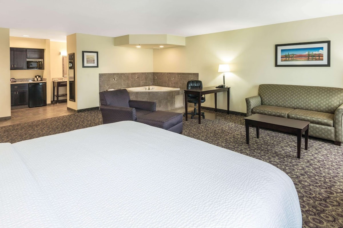 La Quinta Inn & Suites by Wyndham Las Vegas Airport South Rooms 5