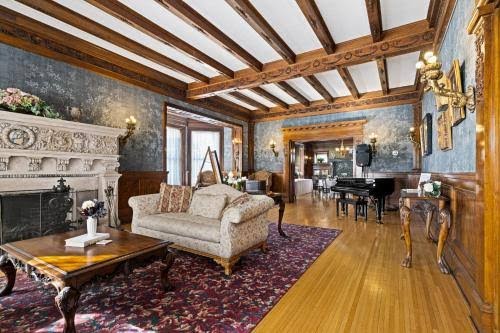 Historic Salyards Mansion by Heirloom Boutique Collection Rooms 4