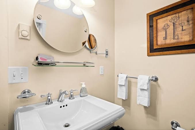 Historic Salyards Mansion by Heirloom Boutique Collection Rooms 5