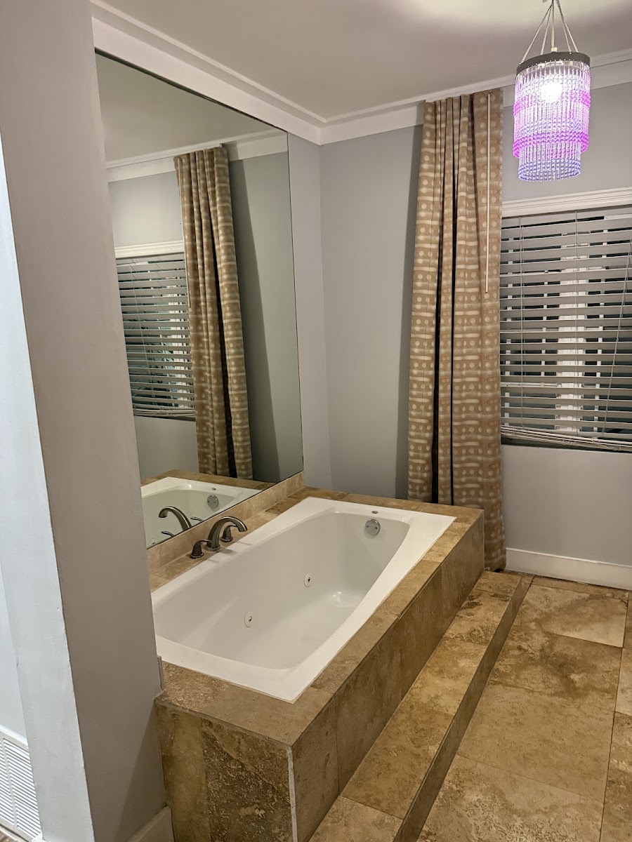 Chesterfield Hotel & Suites Rooms 1