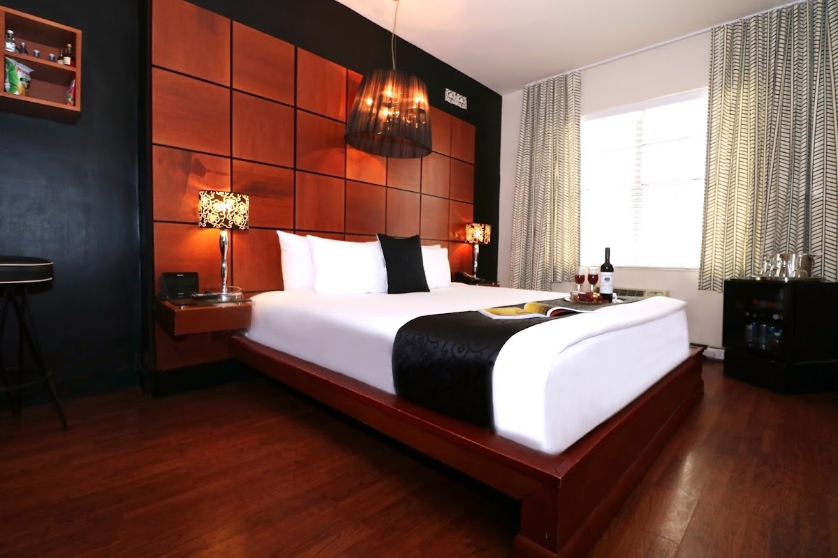 Chesterfield Hotel & Suites Rooms 5