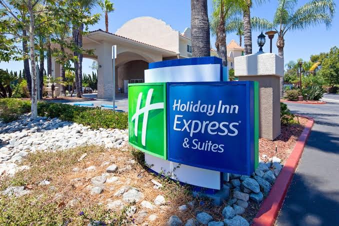 Holiday Inn Express & Suites San Diego-Escondido All 5