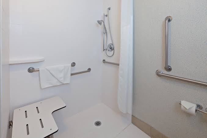 Holiday Inn Express & Suites San Diego-Escondido Rooms 2