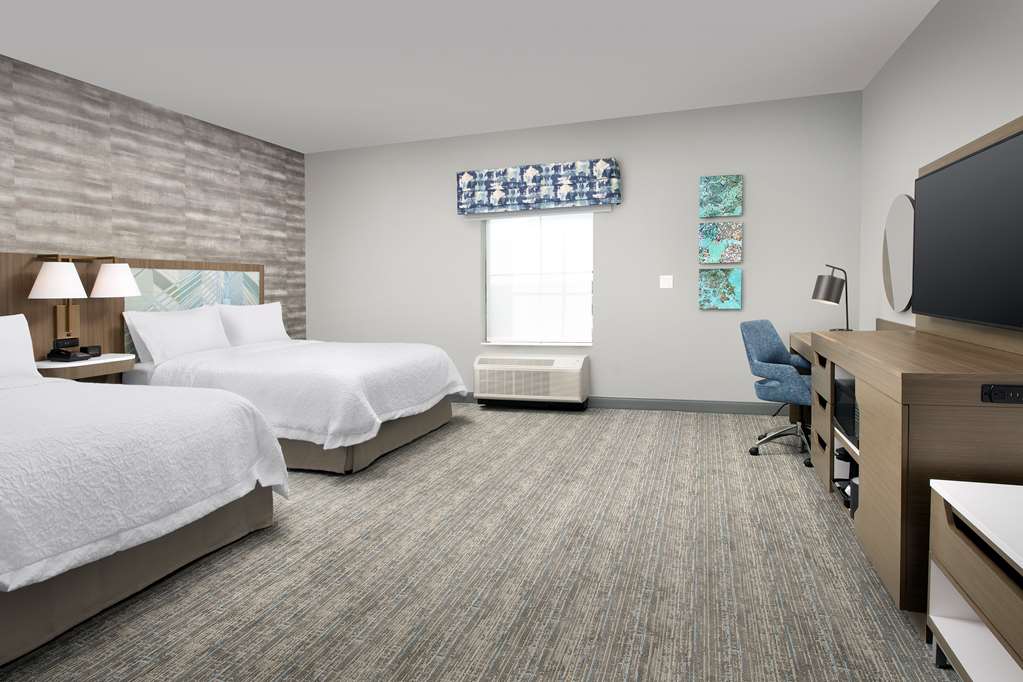 Hampton Inn Boston Logan Airport Chelsea Rooms 1