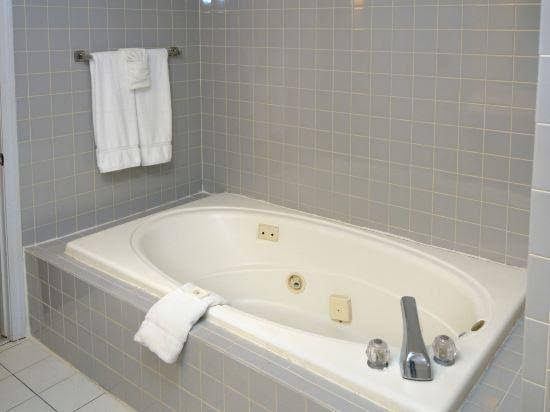 Regency Inn & Suites Rooms 2