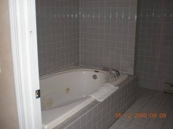 Regency Inn & Suites Rooms 3