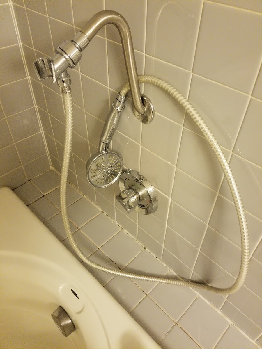 Regency Inn & Suites Rooms 4