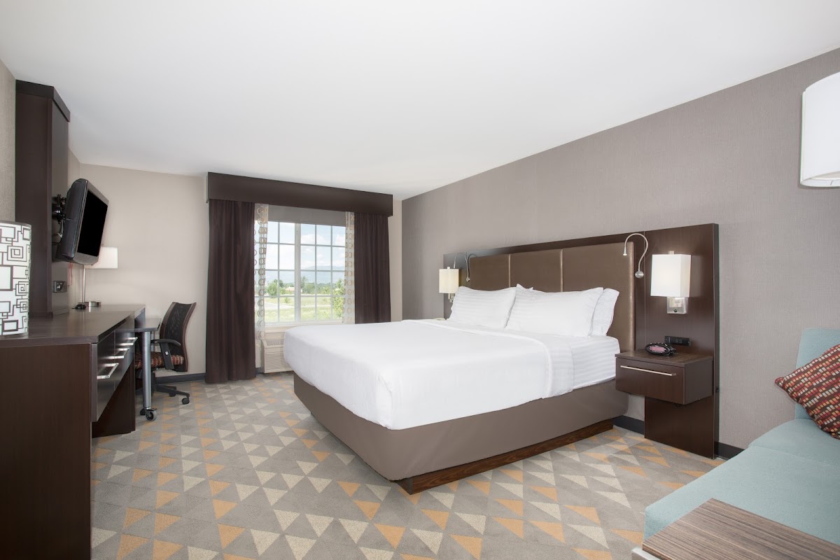Holiday Inn Colorado Springs Airport, an IHG Hotel Rooms 1