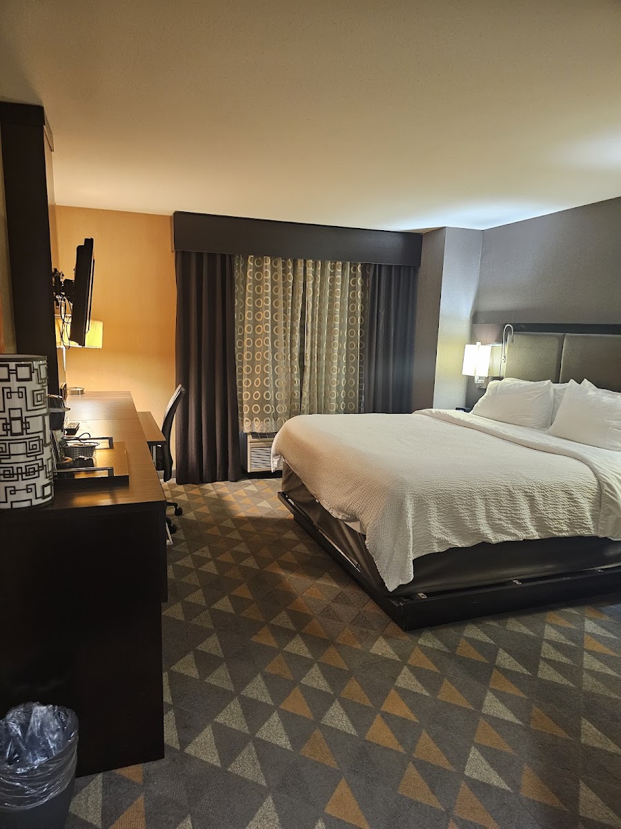 Holiday Inn Colorado Springs Airport, an IHG Hotel Rooms 3