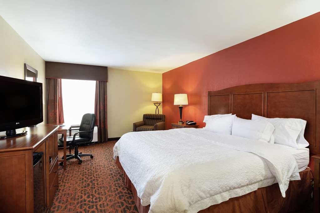 Hampton Inn Houma Rooms 2