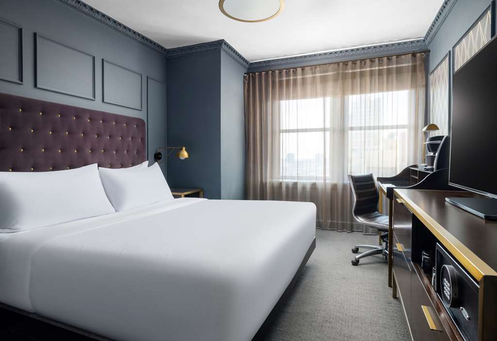 Hotel Phillips Kansas City, Curio Collection by Hilton Rooms 1
