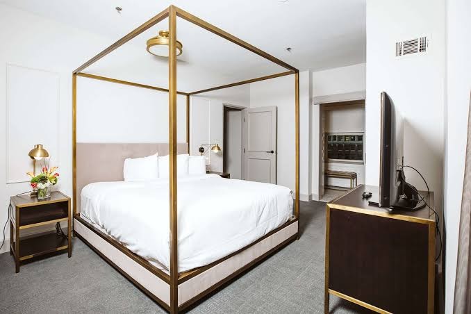 Hotel Phillips Kansas City, Curio Collection by Hilton All 4