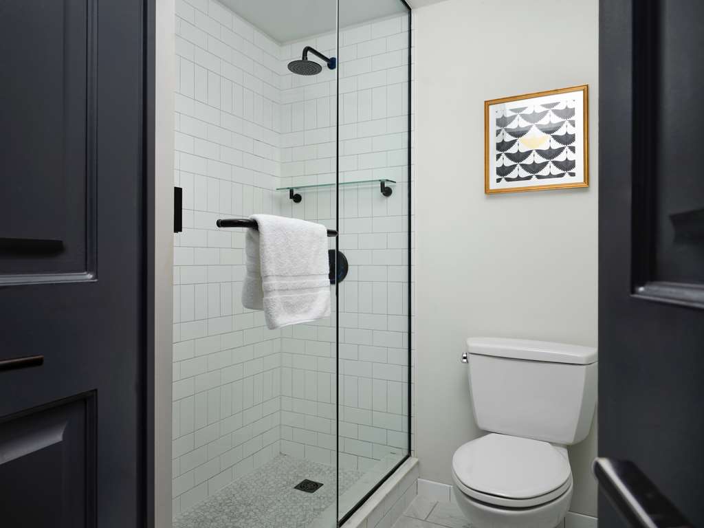 Hotel Phillips Kansas City, Curio Collection by Hilton All 3
