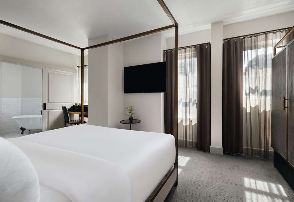 Hotel Phillips Kansas City, Curio Collection by Hilton All 5