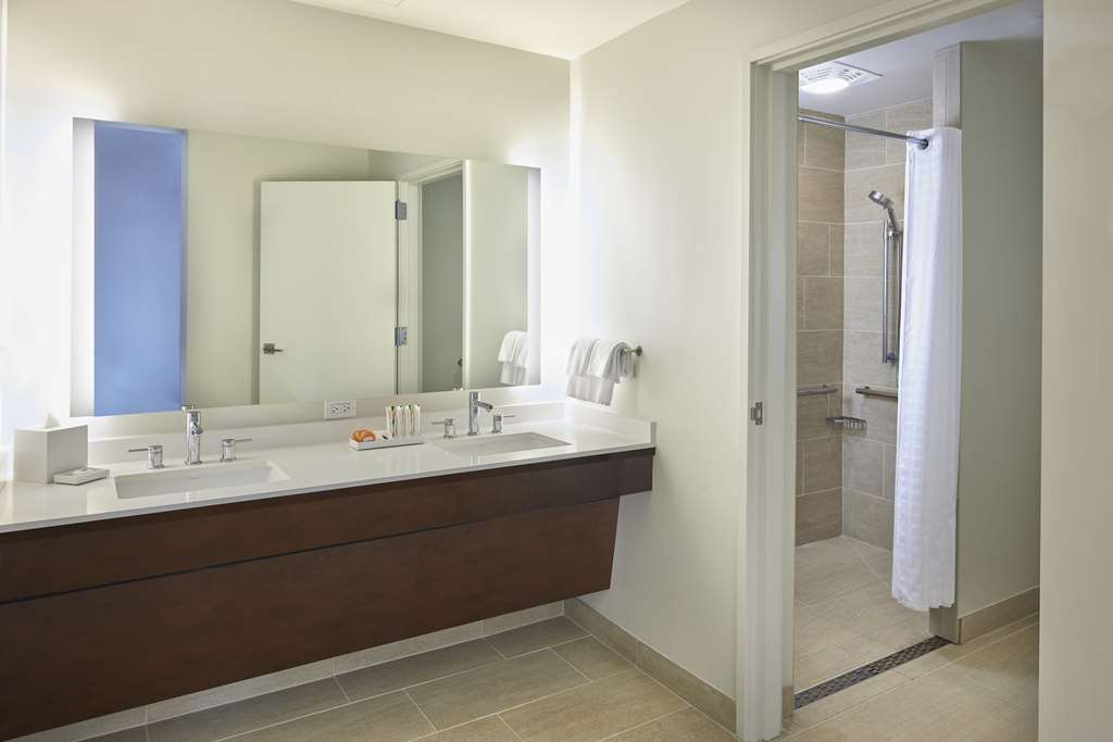 Hilton Hawaiian Village Waikiki Beach Resort Rooms 4