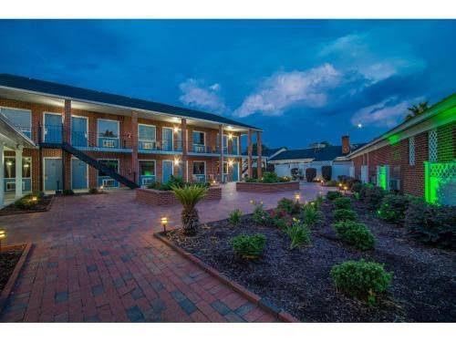 Winton Inn & Suites All 4
