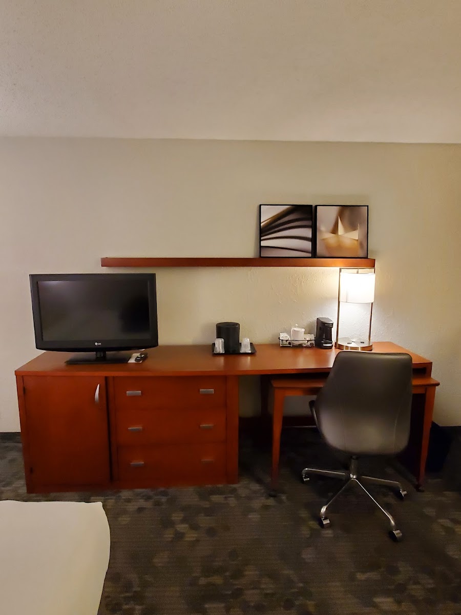 Courtyard by Marriott Macon Rooms 2