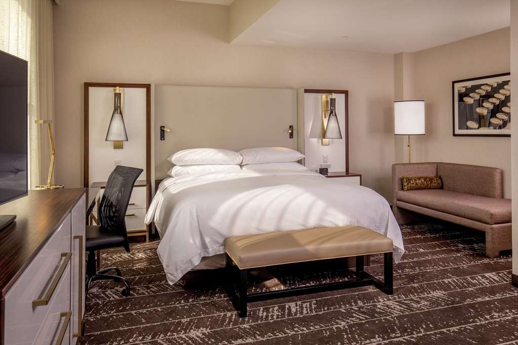 DoubleTree by Hilton Youngstown Downtown Rooms 3