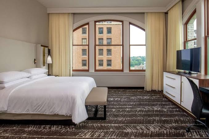 DoubleTree by Hilton Youngstown Downtown Rooms 4