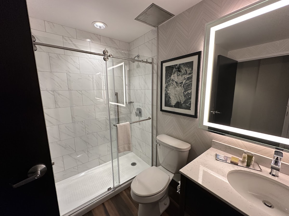 DoubleTree by Hilton Youngstown Downtown All 5