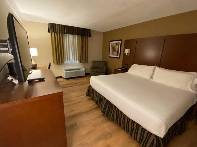Wyndham Garden Warsaw Rooms 5
