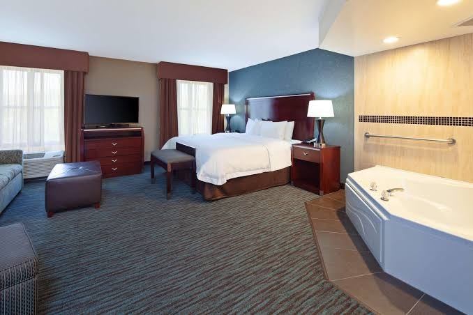 Hampton Inn & Suites Agoura Hills Rooms 4