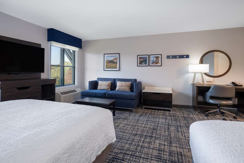 Hampton Inn & Suites Agoura Hills Rooms 5