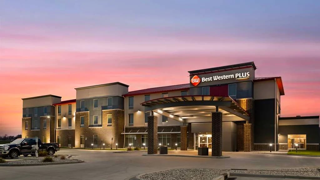 Best Western Plus Lakeview Hotel