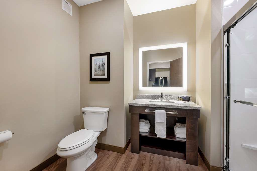 Best Western Plus Lakeview Hotel All 4