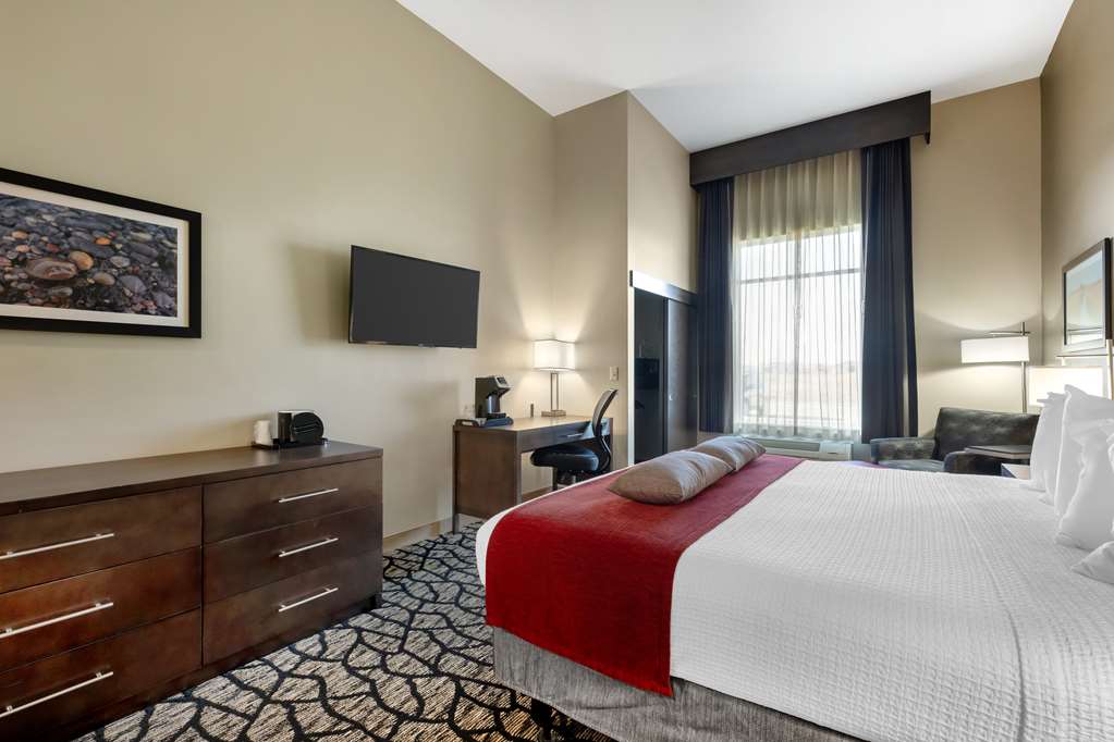 Best Western Plus Lakeview Hotel Rooms 3
