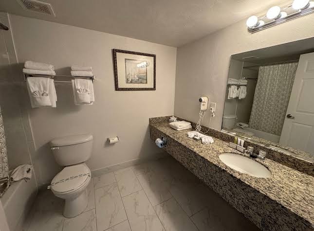 Emerald Shores Hotel All 3