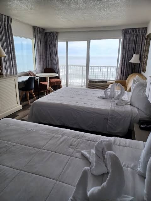 Emerald Shores Hotel Rooms 5