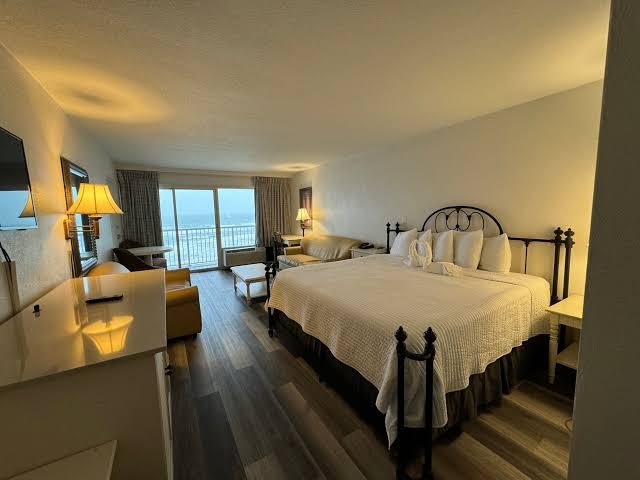 Emerald Shores Hotel All 4
