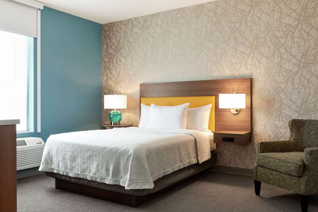 Home2 Suites by Hilton Overland Park Rooms 1