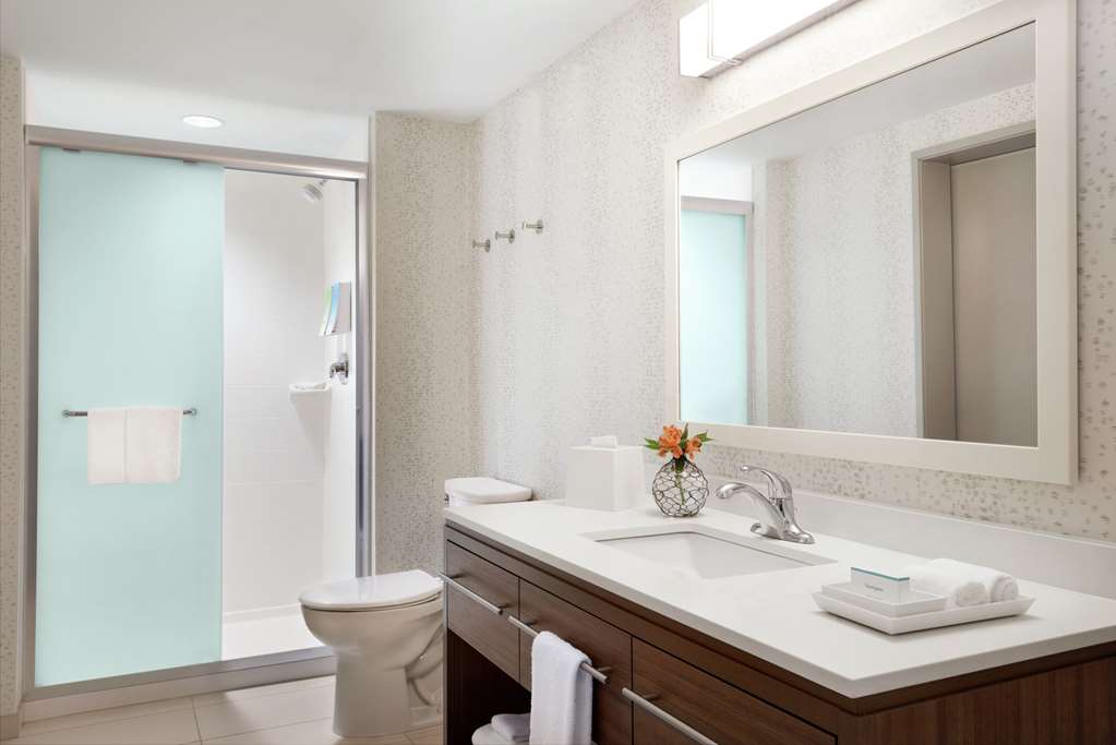 Home2 Suites by Hilton Overland Park Rooms 2
