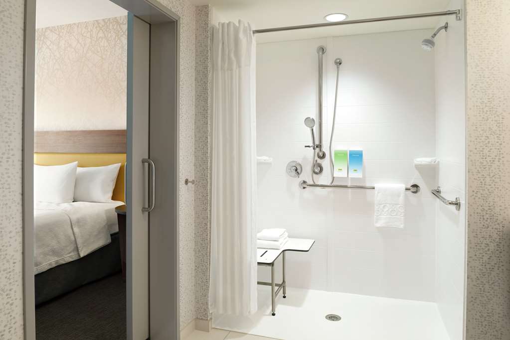 Home2 Suites by Hilton Overland Park Rooms 3