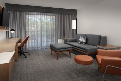 Courtyard by Marriott Dothan Rooms 2
