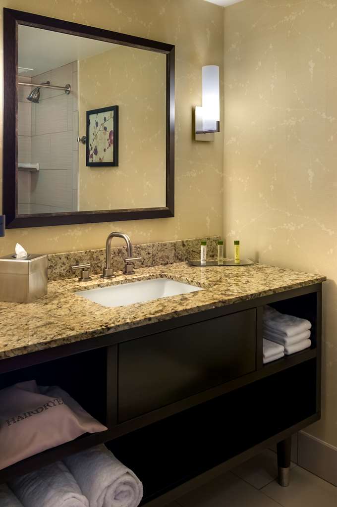 DoubleTree by Hilton Hotel Los Angeles Downtown Rooms 2