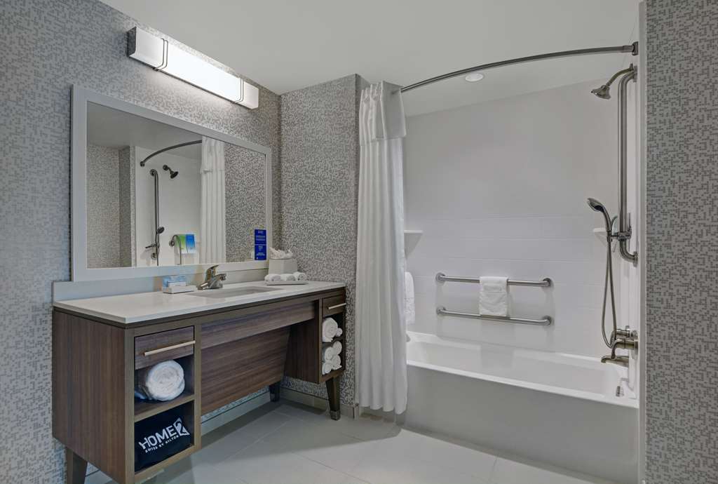 Home2 Suites by Hilton Largo Rooms 2