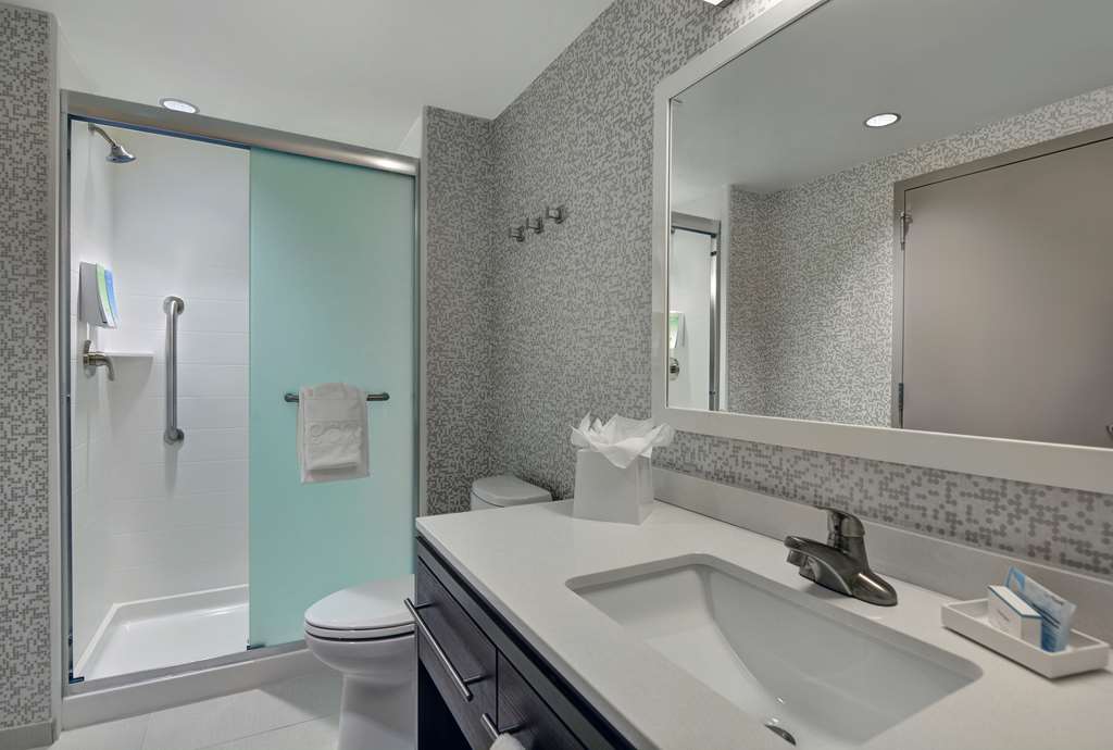 Home2 Suites by Hilton Largo Rooms 5