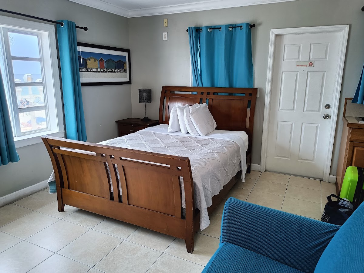 Riptide Oceanfront Hotel & Tiki Bar Rooms 1