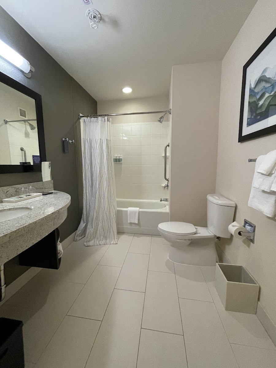 Courtyard by Marriott Portland City Center Rooms 5