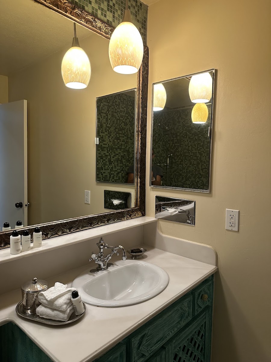 Petit Ermitage Rooms 4