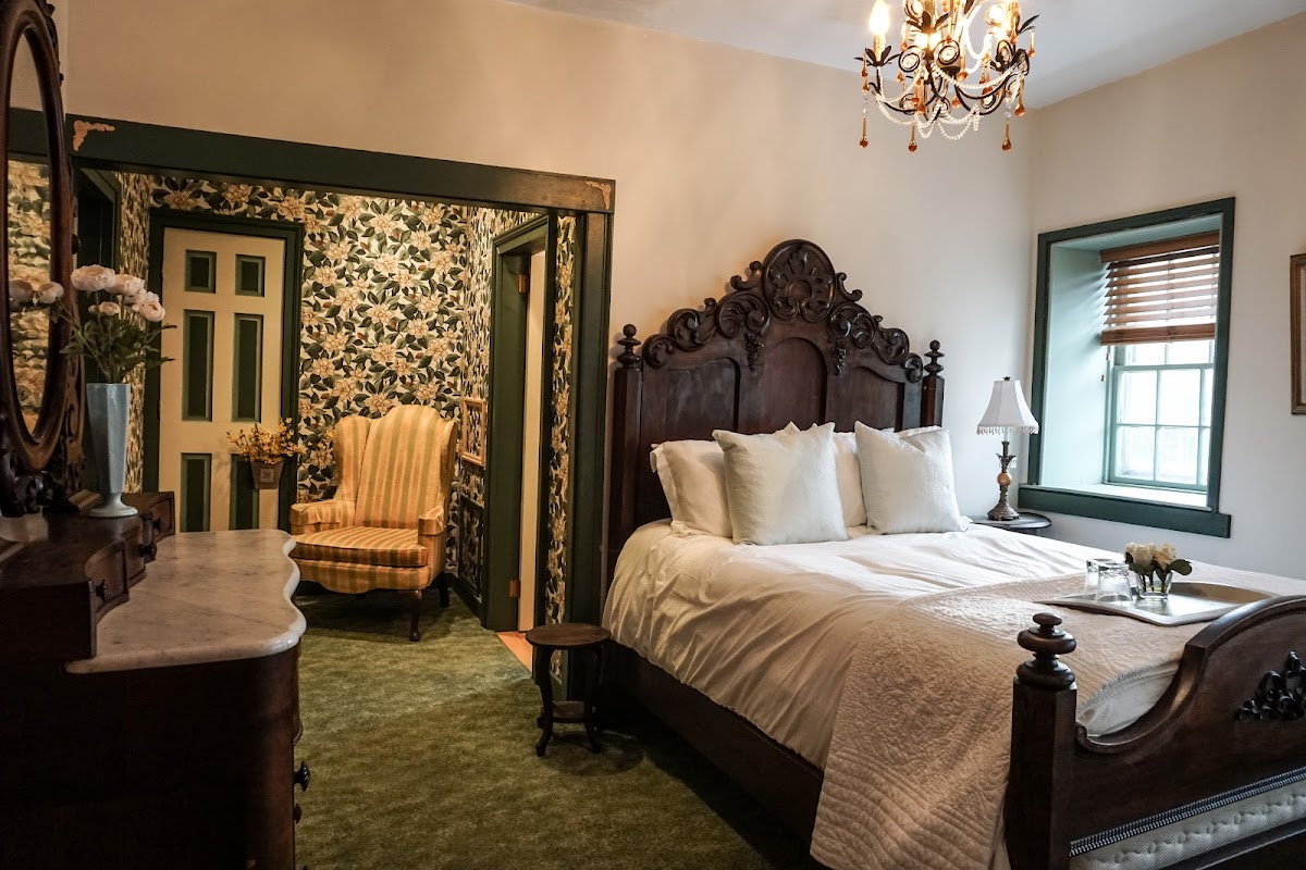 Mansion House 1757 Boutique Inn, Restaurant, & Tavern Rooms 1